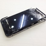 大破したiPhone
